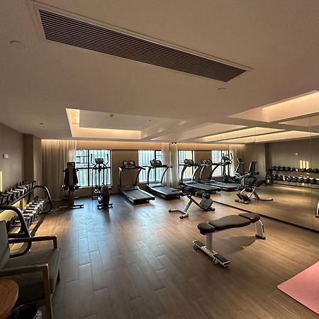 Mehood Lestie International Hotel Nancun Wanbo Metro Station Branch - Free Shuttle Bus To Canton Fair Complex During Canton Fair Period & Free Breakfast & Free Afternoon Tea & Free Midnight Snack & Free Vpn Internet Access מראה חיצוני תמונה