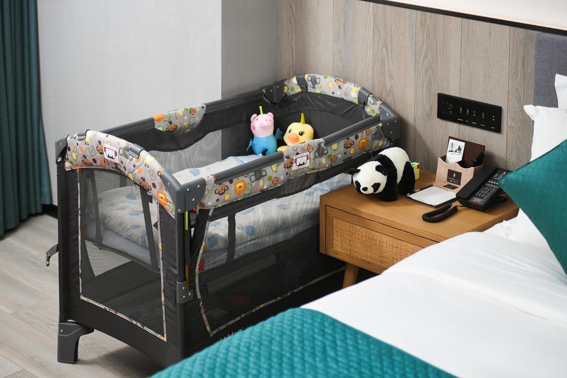Mehood Lestie International Hotel Nancun Wanbo Metro Station Branch - Free Shuttle Bus To Canton Fair Complex During Canton Fair Period & Free Breakfast & Free Afternoon Tea & Free Midnight Snack & Free Vpn Internet Access מראה חיצוני תמונה