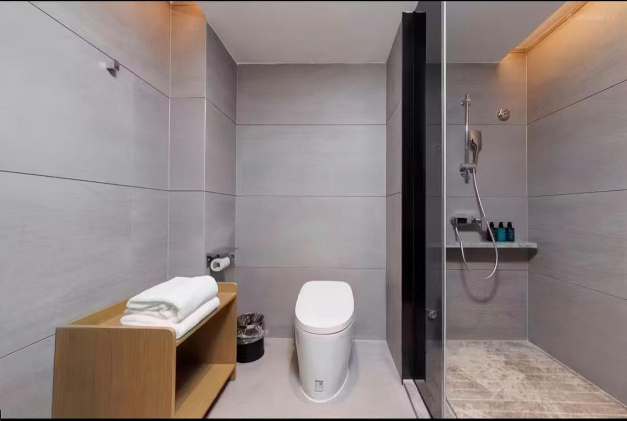 Mehood Lestie International Hotel Nancun Wanbo Metro Station Branch - Free Shuttle Bus To Canton Fair Complex During Canton Fair Period & Free Breakfast & Free Afternoon Tea & Free Midnight Snack & Free Vpn Internet Access מראה חיצוני תמונה