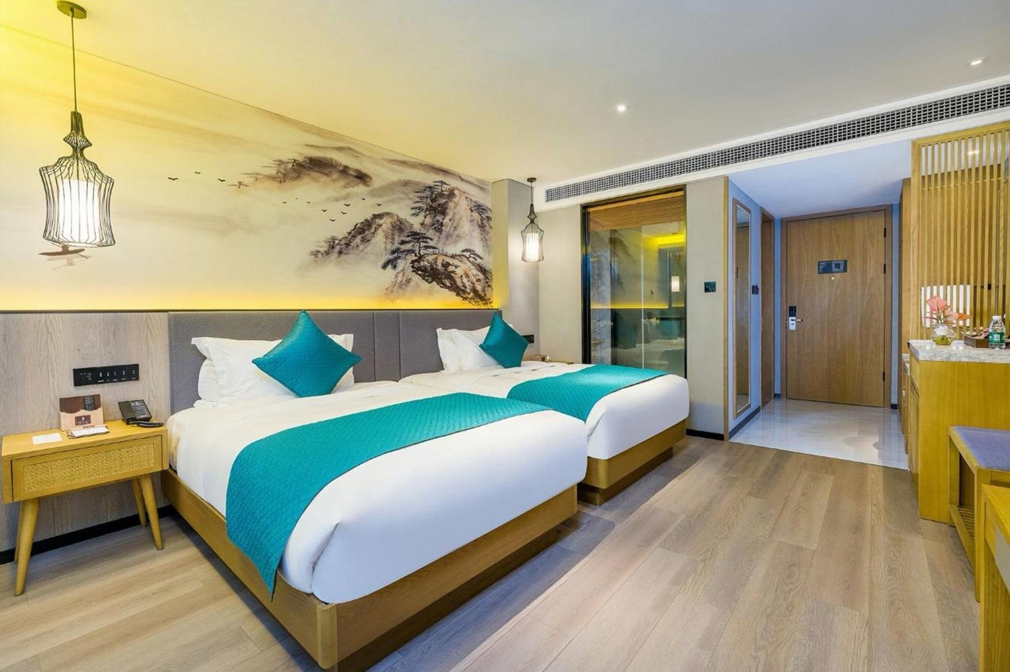 Mehood Lestie International Hotel Nancun Wanbo Metro Station Branch - Free Shuttle Bus To Canton Fair Complex During Canton Fair Period & Free Breakfast & Free Afternoon Tea & Free Midnight Snack & Free Vpn Internet Access מראה חיצוני תמונה