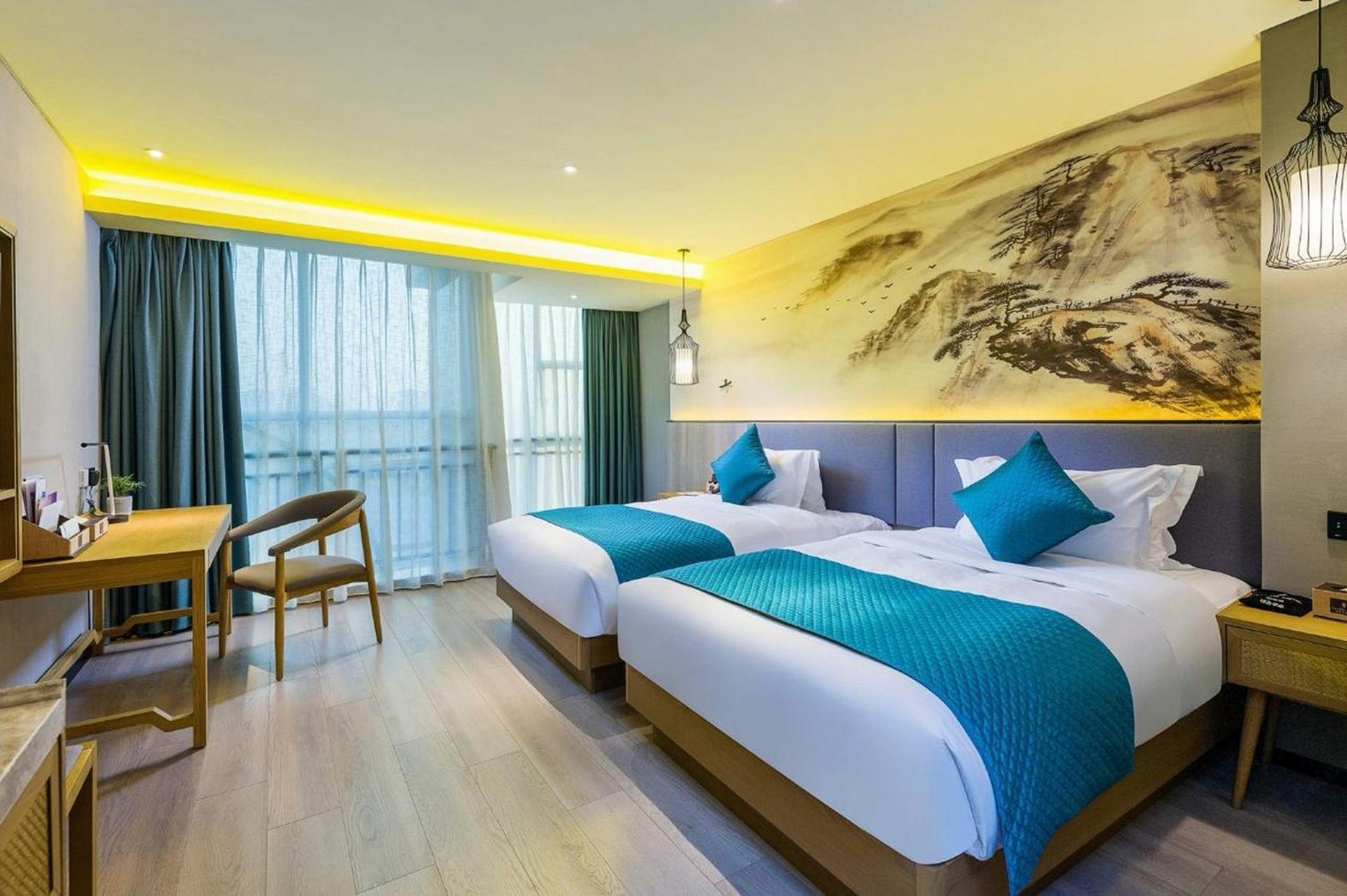 Mehood Lestie International Hotel Nancun Wanbo Metro Station Branch - Free Shuttle Bus To Canton Fair Complex During Canton Fair Period & Free Breakfast & Free Afternoon Tea & Free Midnight Snack & Free Vpn Internet Access מראה חיצוני תמונה