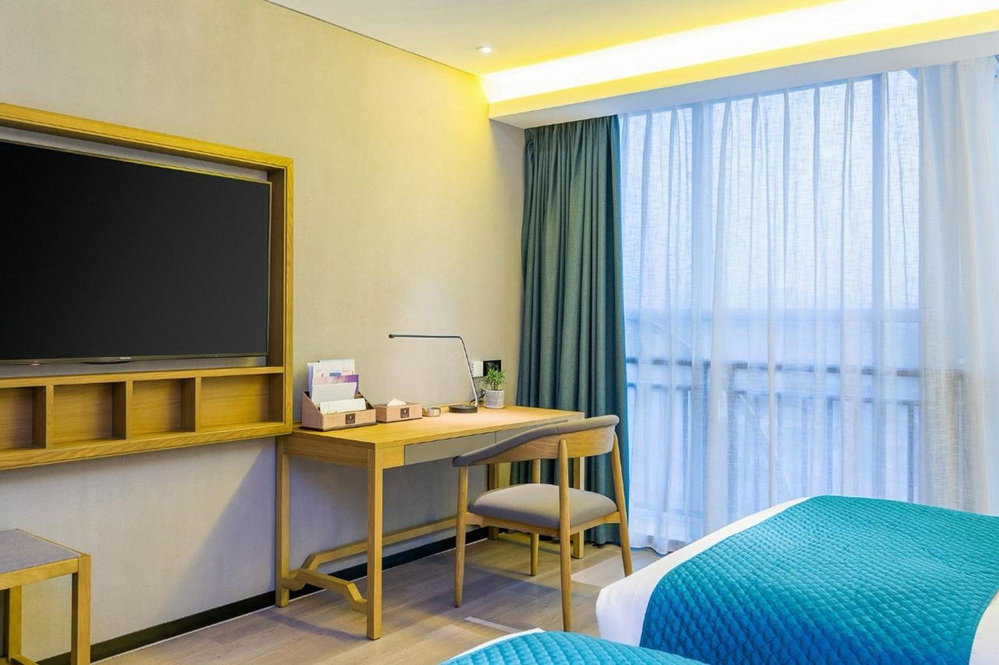 Mehood Lestie International Hotel Nancun Wanbo Metro Station Branch - Free Shuttle Bus To Canton Fair Complex During Canton Fair Period & Free Breakfast & Free Afternoon Tea & Free Midnight Snack & Free Vpn Internet Access מראה חיצוני תמונה