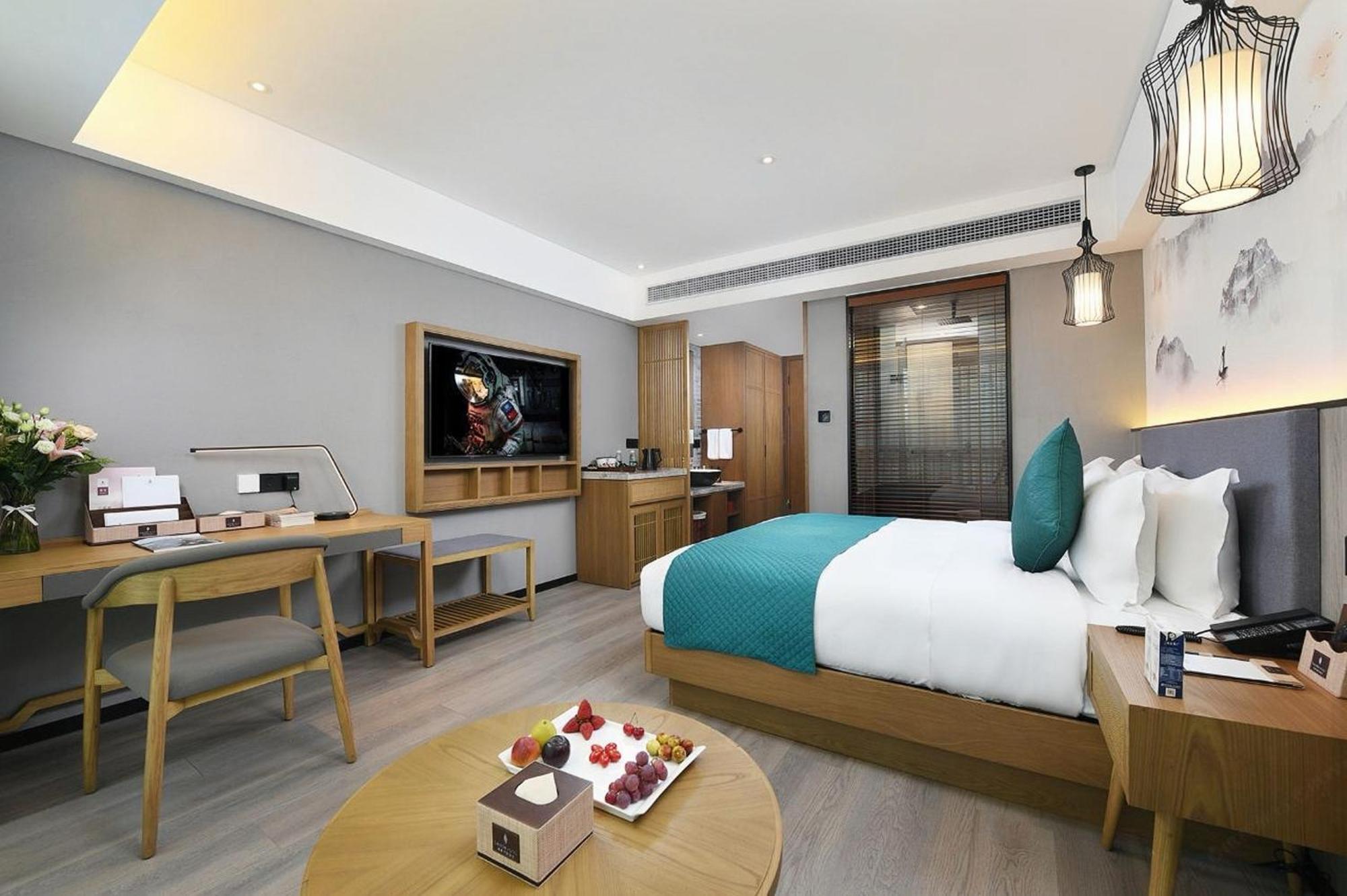 Mehood Lestie International Hotel Nancun Wanbo Metro Station Branch - Free Shuttle Bus To Canton Fair Complex During Canton Fair Period & Free Breakfast & Free Afternoon Tea & Free Midnight Snack & Free Vpn Internet Access מראה חיצוני תמונה