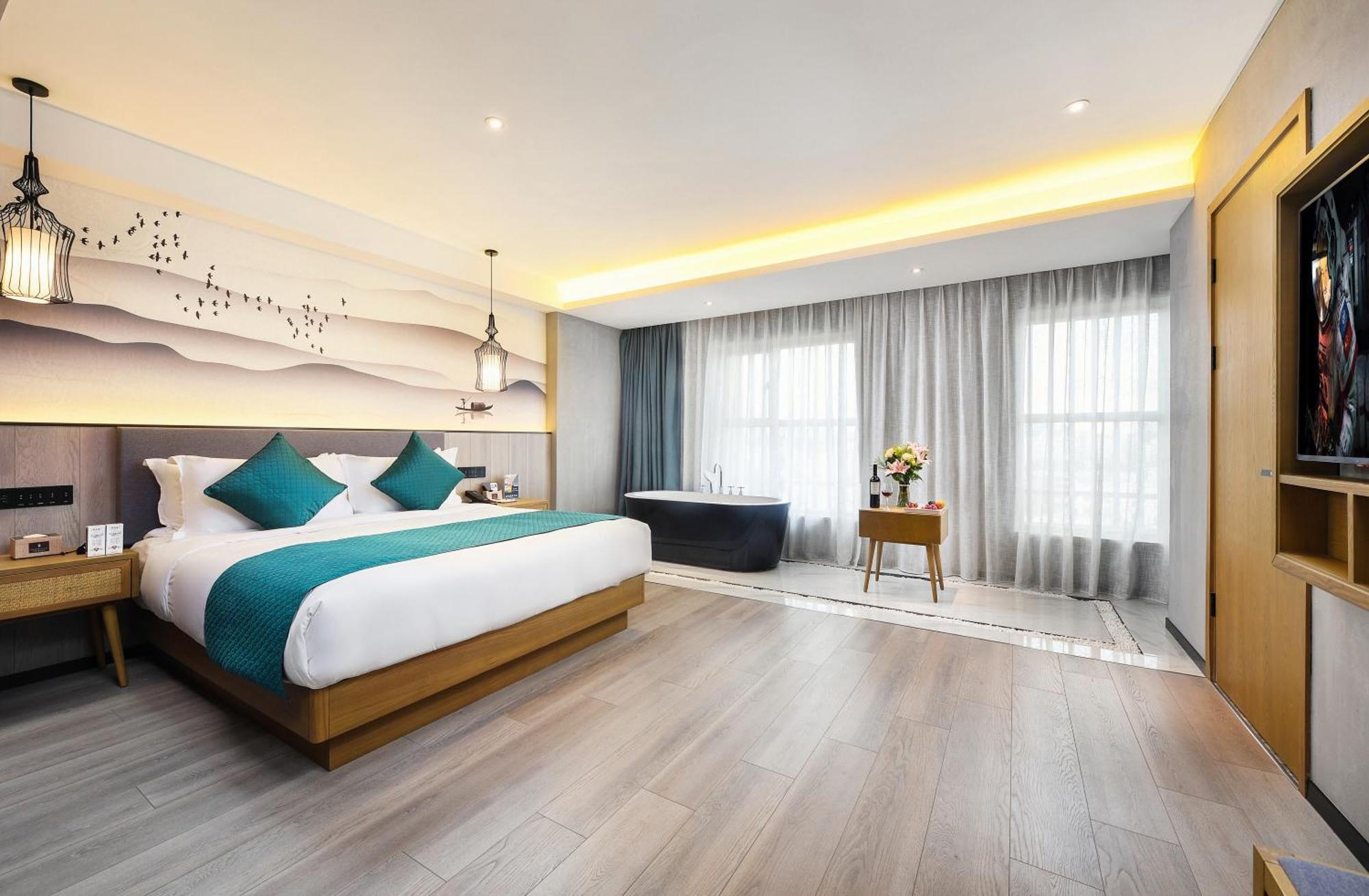 Mehood Lestie International Hotel Nancun Wanbo Metro Station Branch - Free Shuttle Bus To Canton Fair Complex During Canton Fair Period & Free Breakfast & Free Afternoon Tea & Free Midnight Snack & Free Vpn Internet Access מראה חיצוני תמונה