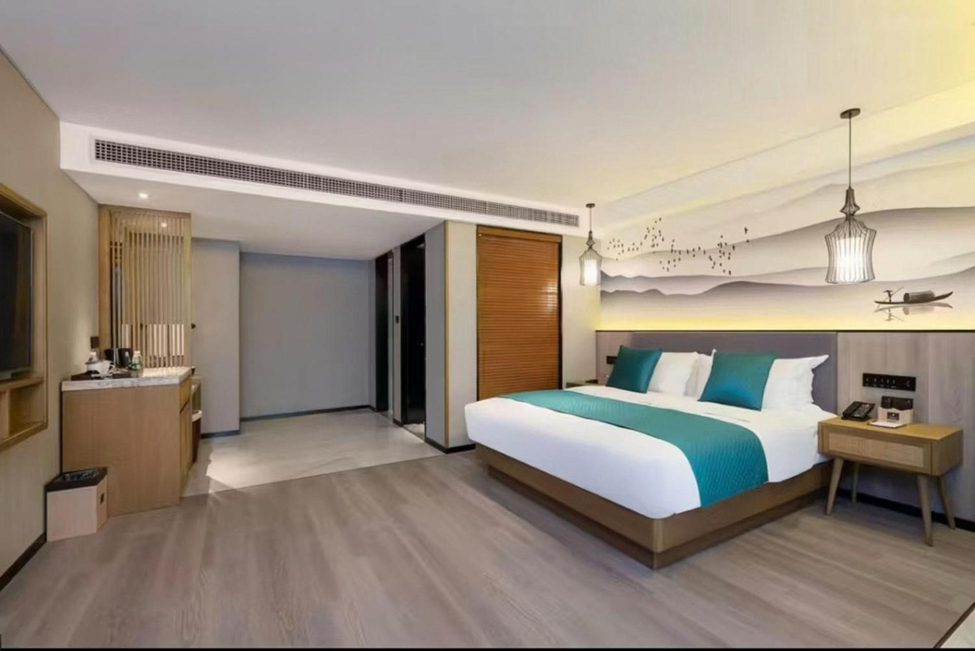 Mehood Lestie International Hotel Nancun Wanbo Metro Station Branch - Free Shuttle Bus To Canton Fair Complex During Canton Fair Period & Free Breakfast & Free Afternoon Tea & Free Midnight Snack & Free Vpn Internet Access מראה חיצוני תמונה