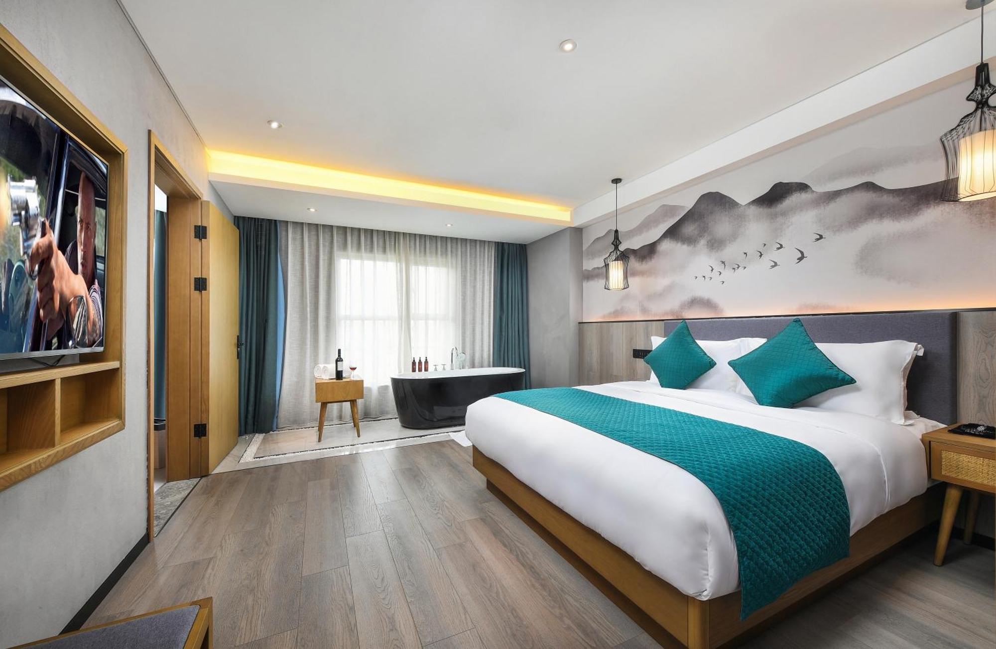 Mehood Lestie International Hotel Nancun Wanbo Metro Station Branch - Free Shuttle Bus To Canton Fair Complex During Canton Fair Period & Free Breakfast & Free Afternoon Tea & Free Midnight Snack & Free Vpn Internet Access מראה חיצוני תמונה