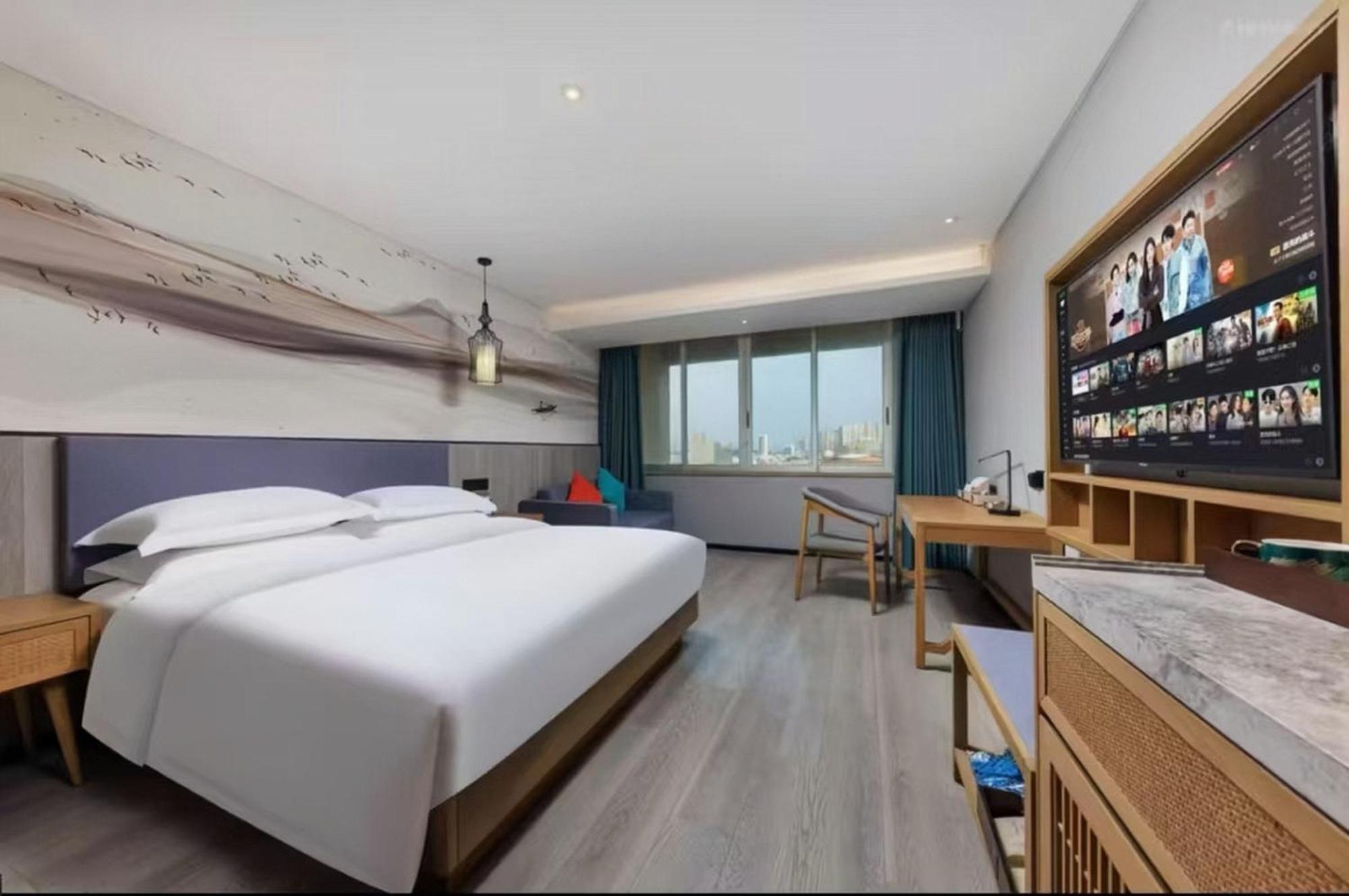 Mehood Lestie International Hotel Nancun Wanbo Metro Station Branch - Free Shuttle Bus To Canton Fair Complex During Canton Fair Period & Free Breakfast & Free Afternoon Tea & Free Midnight Snack & Free Vpn Internet Access מראה חיצוני תמונה
