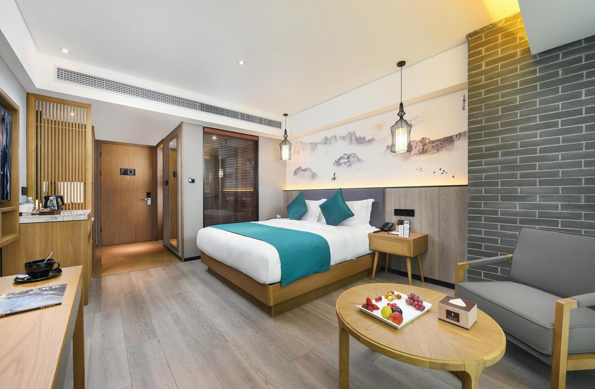 Mehood Lestie International Hotel Nancun Wanbo Metro Station Branch - Free Shuttle Bus To Canton Fair Complex During Canton Fair Period & Free Breakfast & Free Afternoon Tea & Free Midnight Snack & Free Vpn Internet Access מראה חיצוני תמונה