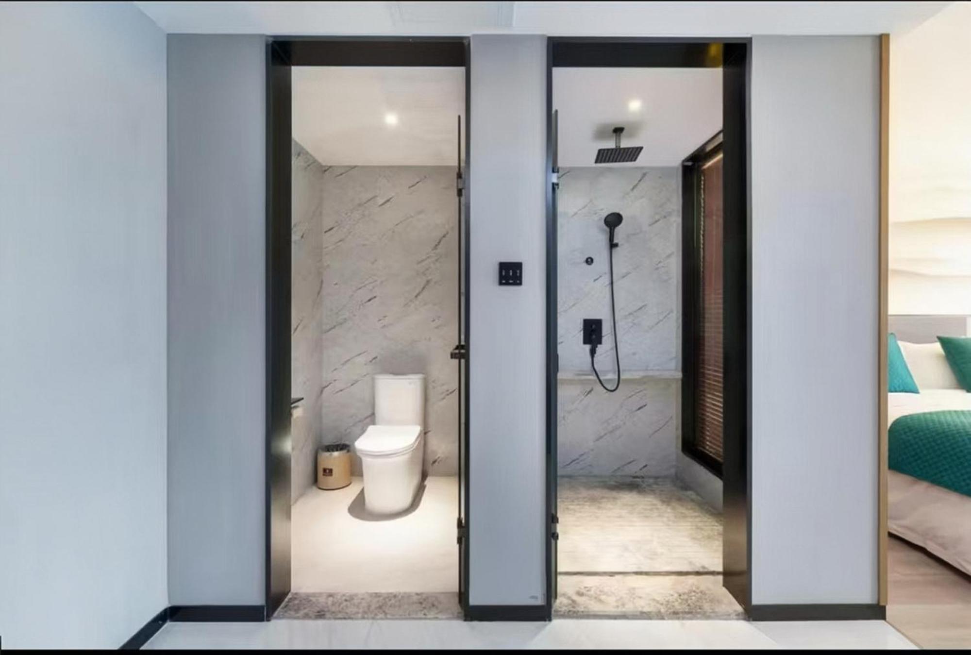 Mehood Lestie International Hotel Nancun Wanbo Metro Station Branch - Free Shuttle Bus To Canton Fair Complex During Canton Fair Period & Free Breakfast & Free Afternoon Tea & Free Midnight Snack & Free Vpn Internet Access מראה חיצוני תמונה