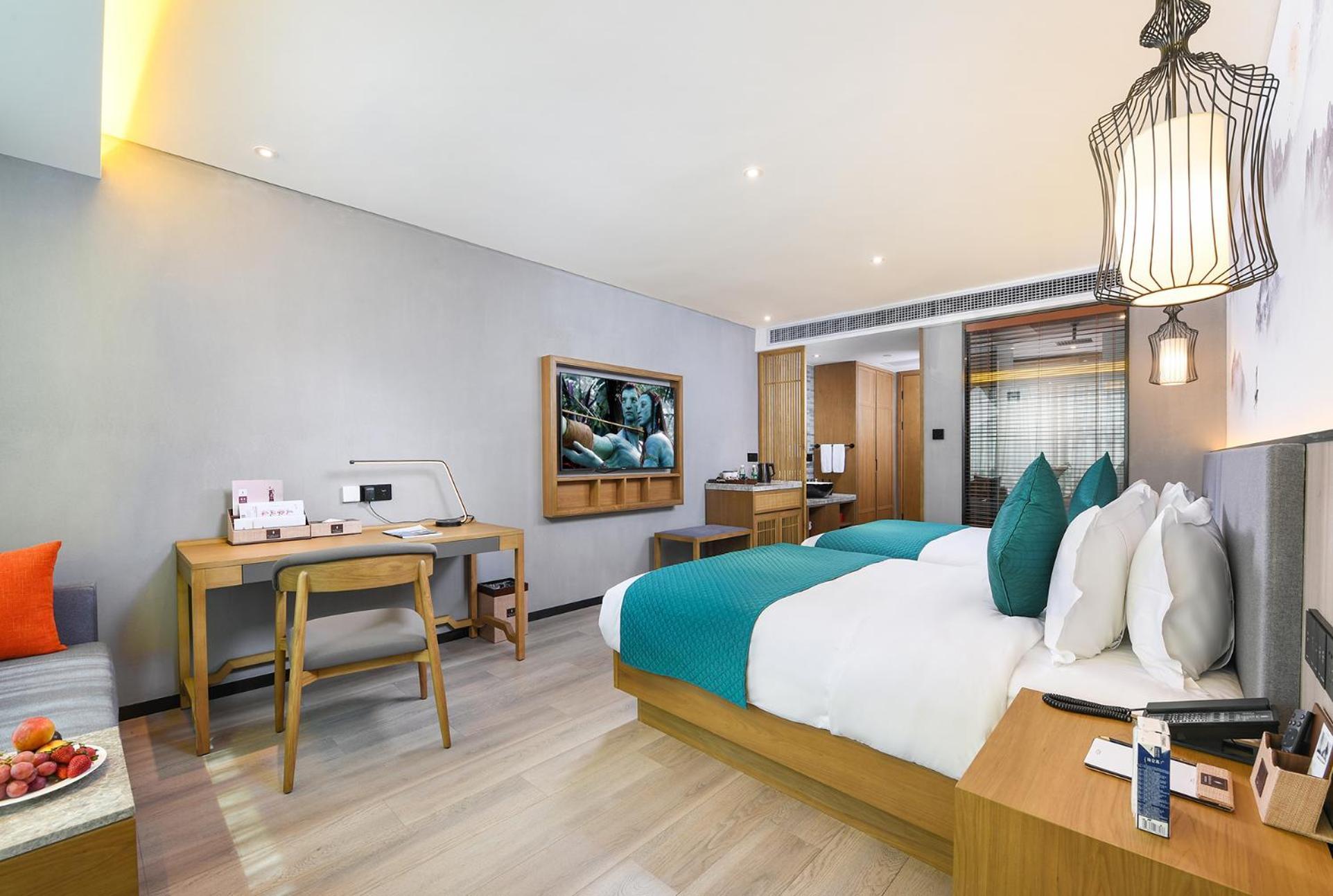 Mehood Lestie International Hotel Nancun Wanbo Metro Station Branch - Free Shuttle Bus To Canton Fair Complex During Canton Fair Period & Free Breakfast & Free Afternoon Tea & Free Midnight Snack & Free Vpn Internet Access מראה חיצוני תמונה