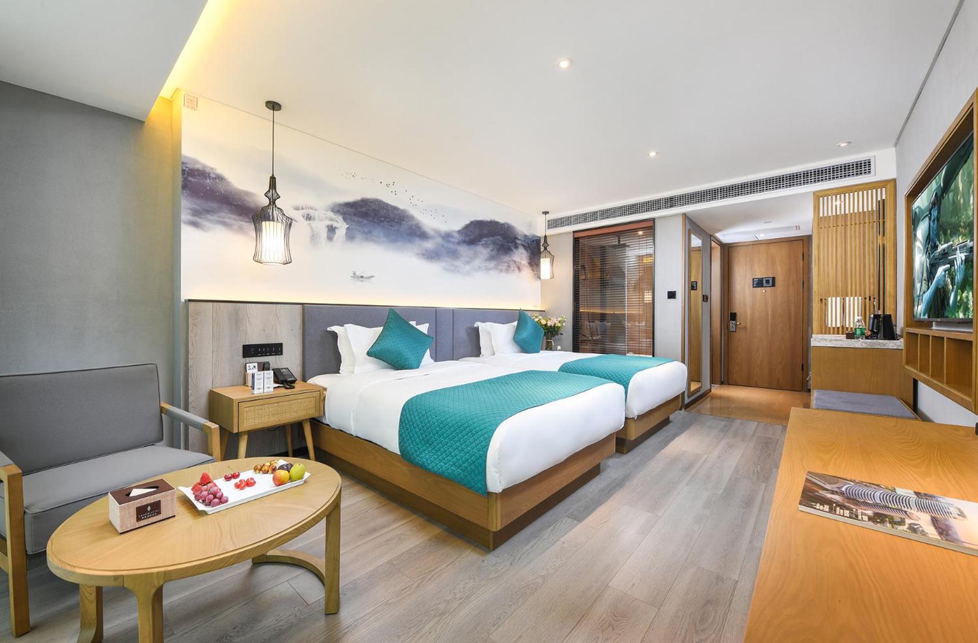 Mehood Lestie International Hotel Nancun Wanbo Metro Station Branch - Free Shuttle Bus To Canton Fair Complex During Canton Fair Period & Free Breakfast & Free Afternoon Tea & Free Midnight Snack & Free Vpn Internet Access מראה חיצוני תמונה