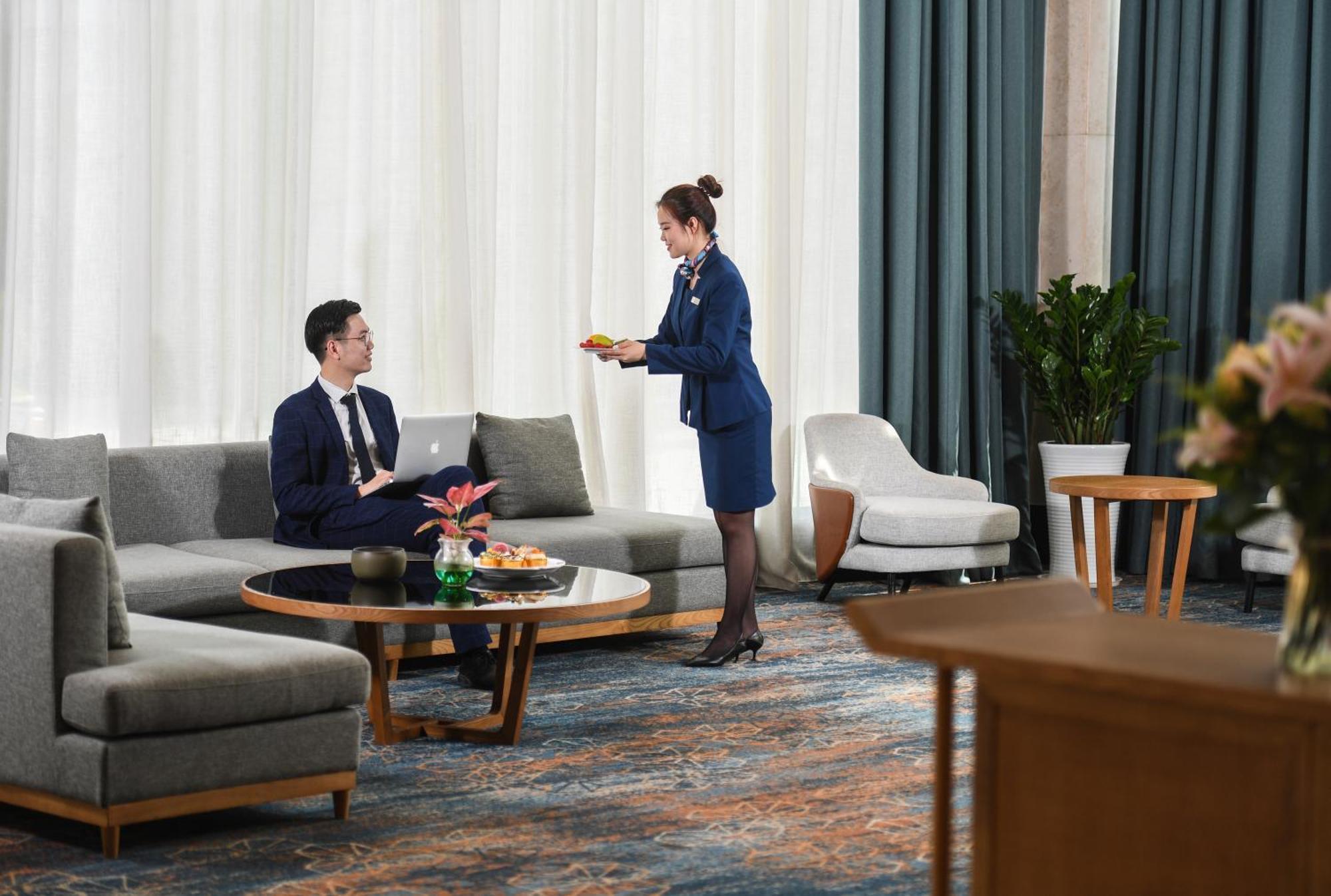 Mehood Lestie International Hotel Nancun Wanbo Metro Station Branch - Free Shuttle Bus To Canton Fair Complex During Canton Fair Period & Free Breakfast & Free Afternoon Tea & Free Midnight Snack & Free Vpn Internet Access מראה חיצוני תמונה
