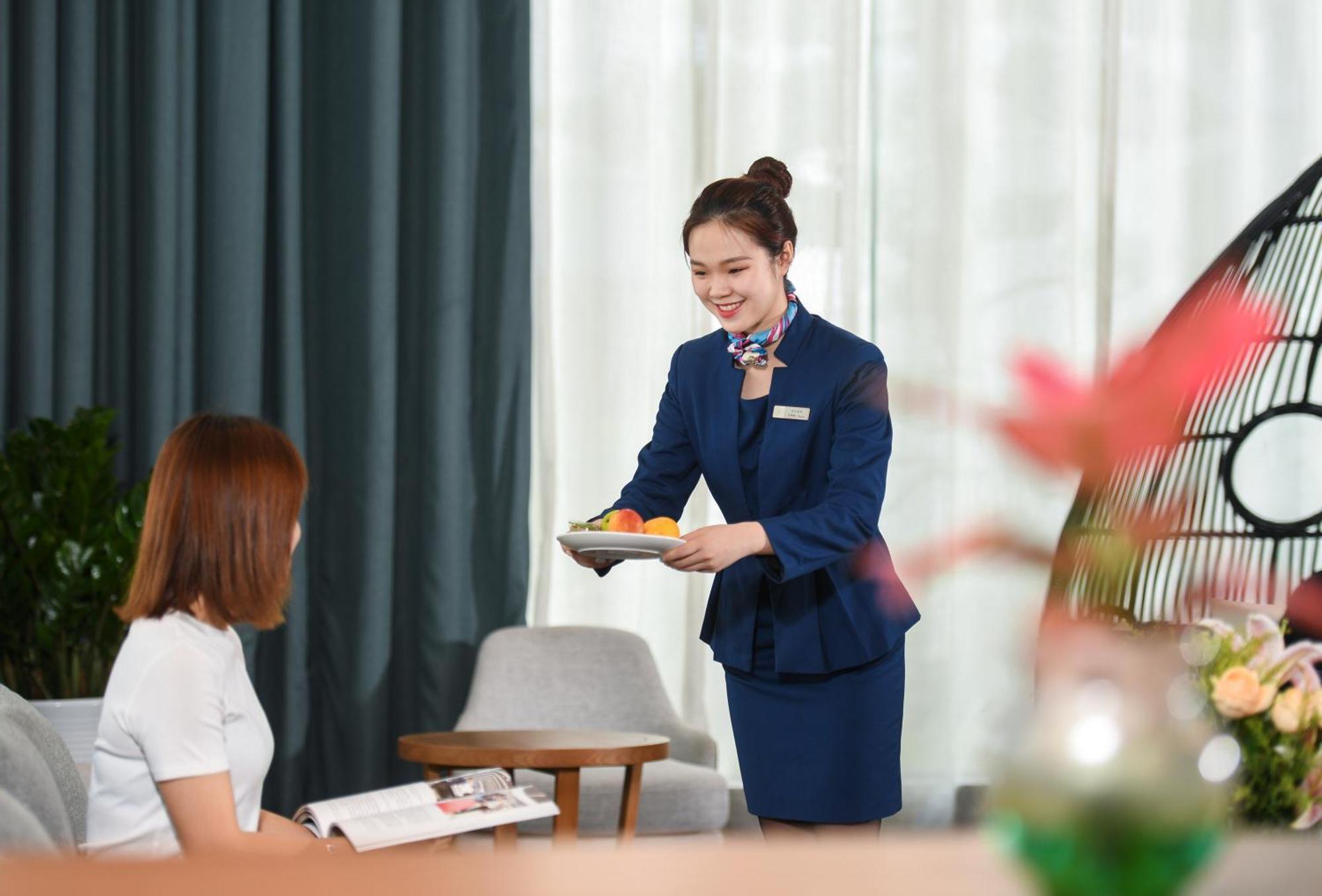 Mehood Lestie International Hotel Nancun Wanbo Metro Station Branch - Free Shuttle Bus To Canton Fair Complex During Canton Fair Period & Free Breakfast & Free Afternoon Tea & Free Midnight Snack & Free Vpn Internet Access מראה חיצוני תמונה