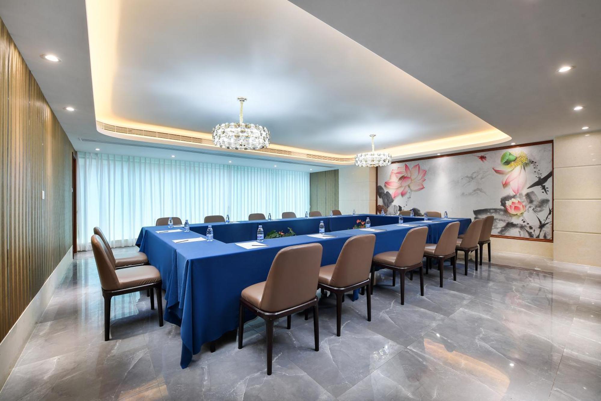 Mehood Lestie International Hotel Nancun Wanbo Metro Station Branch - Free Shuttle Bus To Canton Fair Complex During Canton Fair Period & Free Breakfast & Free Afternoon Tea & Free Midnight Snack & Free Vpn Internet Access מראה חיצוני תמונה