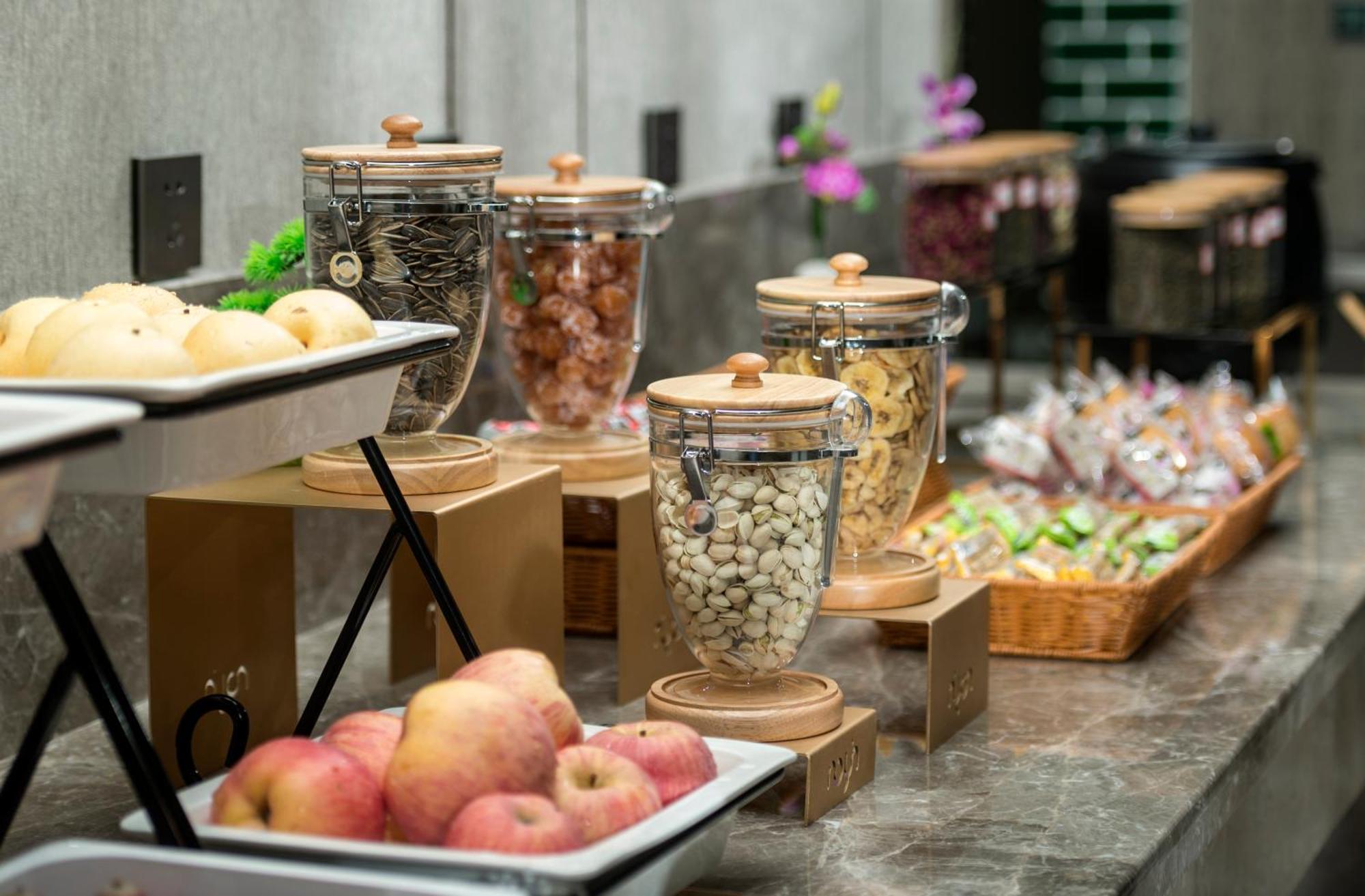 Mehood Lestie International Hotel Nancun Wanbo Metro Station Branch - Free Shuttle Bus To Canton Fair Complex During Canton Fair Period & Free Breakfast & Free Afternoon Tea & Free Midnight Snack & Free Vpn Internet Access מראה חיצוני תמונה