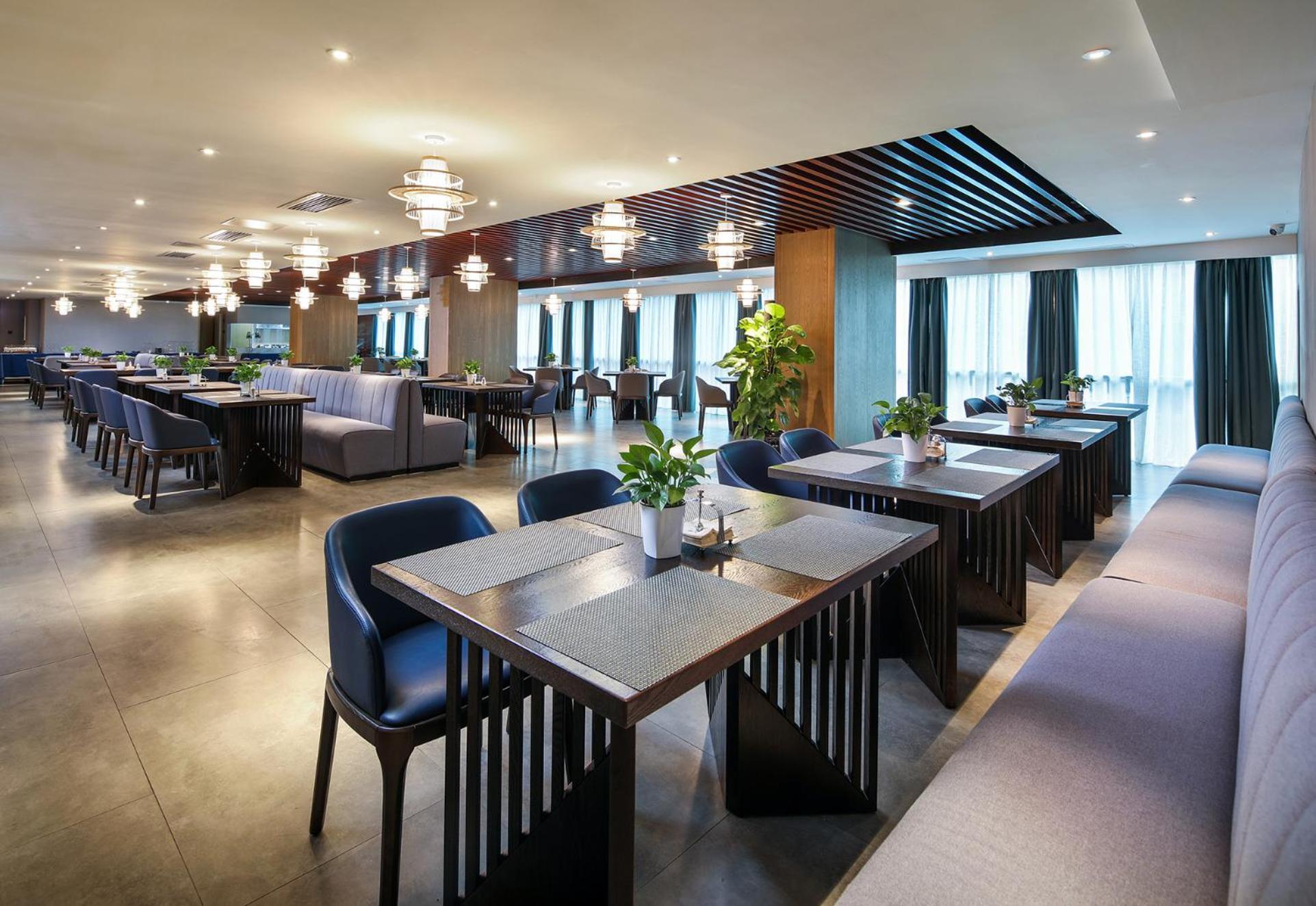 Mehood Lestie International Hotel Nancun Wanbo Metro Station Branch - Free Shuttle Bus To Canton Fair Complex During Canton Fair Period & Free Breakfast & Free Afternoon Tea & Free Midnight Snack & Free Vpn Internet Access מראה חיצוני תמונה