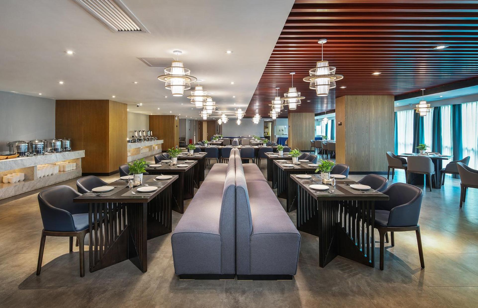 Mehood Lestie International Hotel Nancun Wanbo Metro Station Branch - Free Shuttle Bus To Canton Fair Complex During Canton Fair Period & Free Breakfast & Free Afternoon Tea & Free Midnight Snack & Free Vpn Internet Access מראה חיצוני תמונה