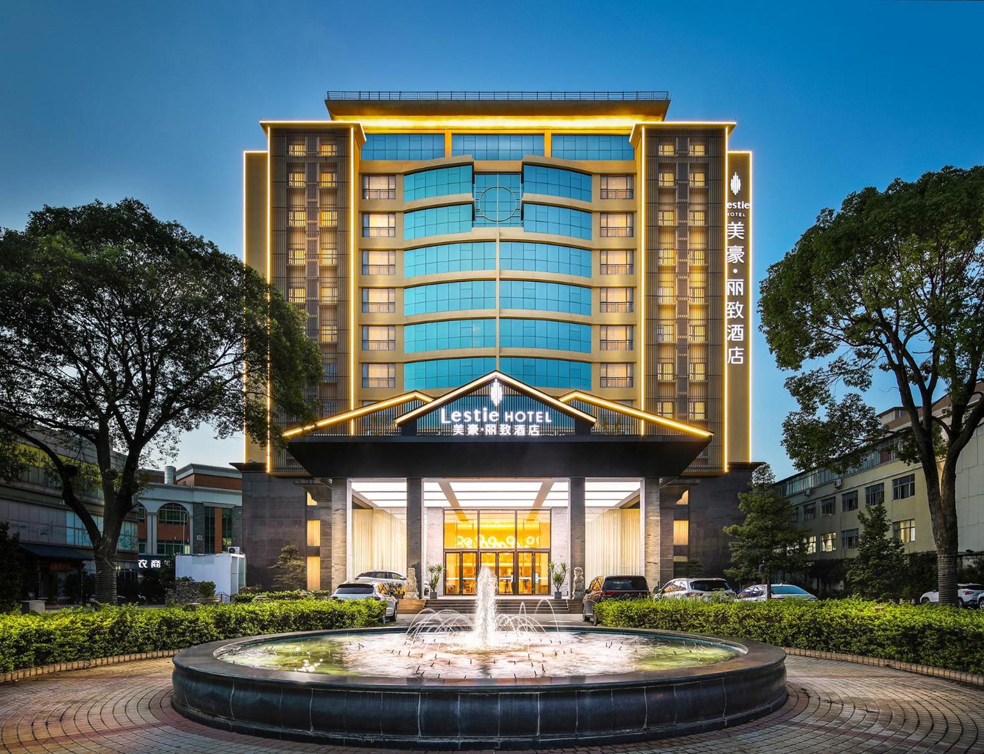 Mehood Lestie International Hotel Nancun Wanbo Metro Station Branch - Free Shuttle Bus To Canton Fair Complex During Canton Fair Period & Free Breakfast & Free Afternoon Tea & Free Midnight Snack & Free Vpn Internet Access מראה חיצוני תמונה